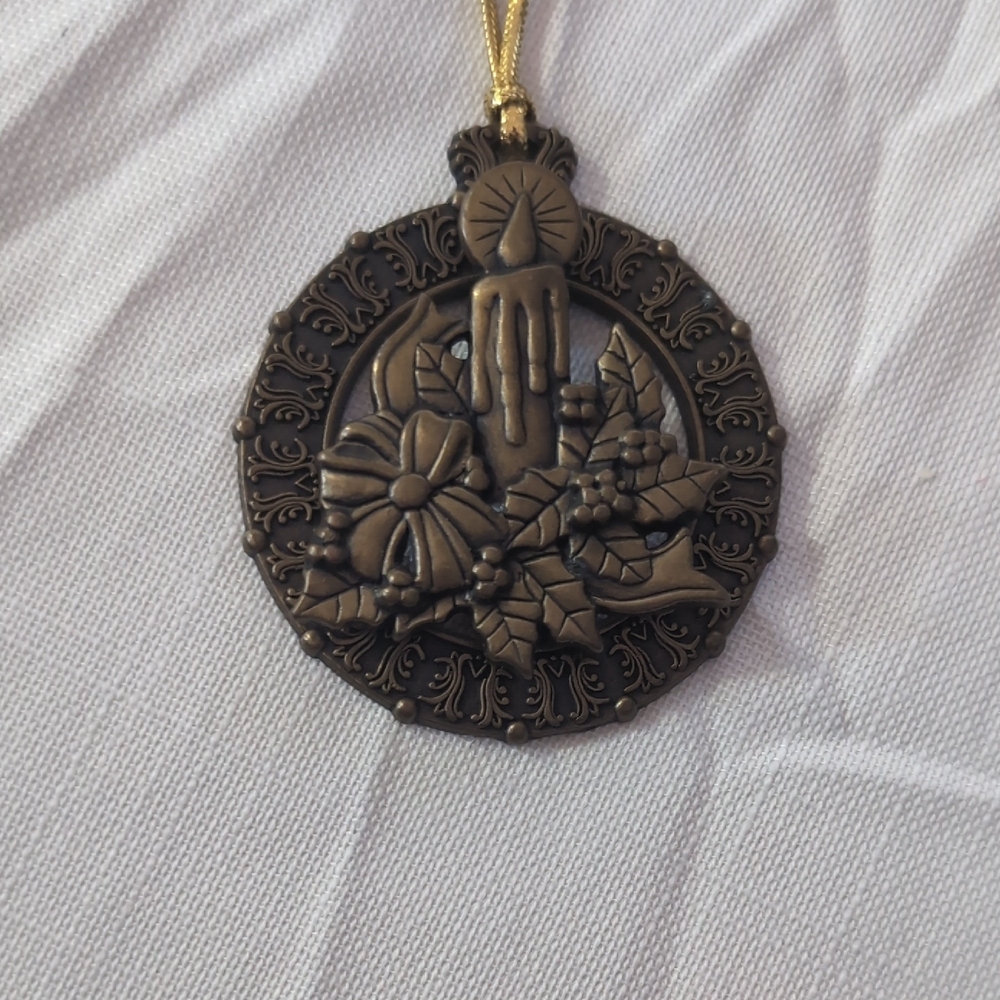 1996 Gloria Duchin Metal Elegant Holiday Ornament *BINK